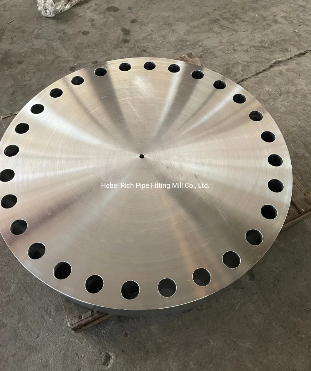 ANSI/DIN/GOST/En RF FF A105 304L 316L Weld Neck/Slip on/Blind Forged Steel Pipe Flange China Manufacturer